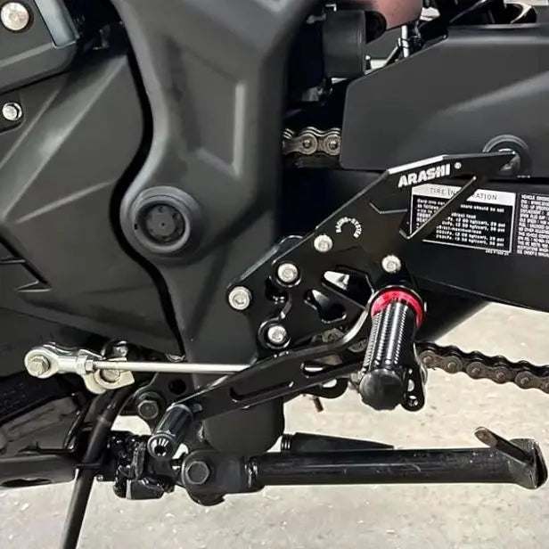 Arashi CNC Adjustable Footrests For Yamaha YZF R3 R25